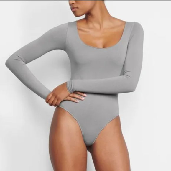 SKIMS Essential Long Sleeve Scoop Neck Bodysuit Size S/M Color Pacific Grey - Picture 1 of 3